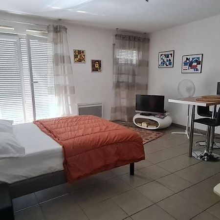 Апартаменты Beau Studio Tout Confort Au Calme Avec Parking . Вийёрбан Экстерьер фото