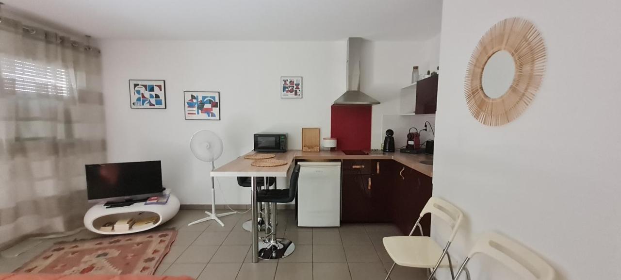Апартаменты Beau Studio Tout Confort Au Calme Avec Parking . Вийёрбан Экстерьер фото