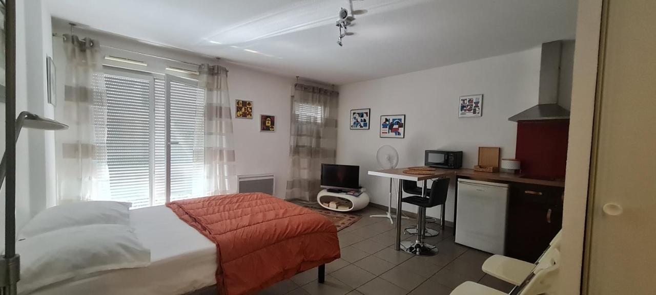 Апартаменты Beau Studio Tout Confort Au Calme Avec Parking . Вийёрбан Экстерьер фото