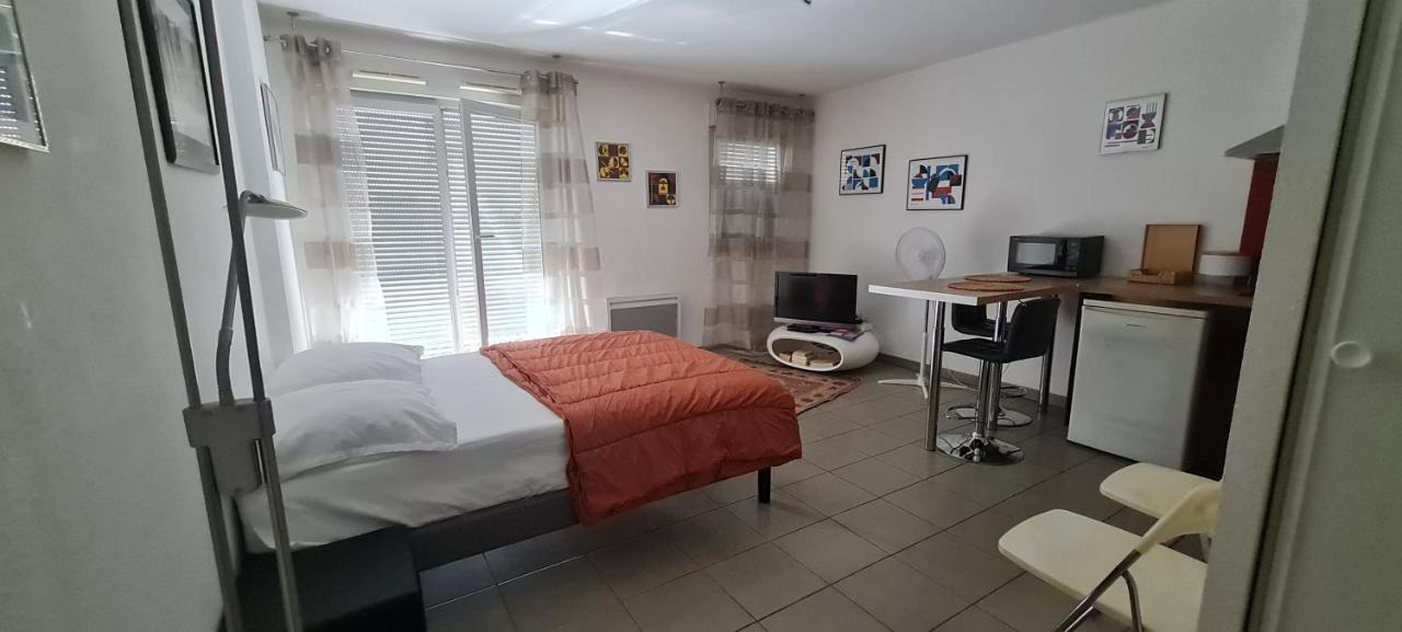 Апартаменты Beau Studio Tout Confort Au Calme Avec Parking . Вийёрбан Экстерьер фото