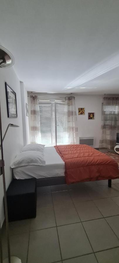 Апартаменты Beau Studio Tout Confort Au Calme Avec Parking . Вийёрбан Экстерьер фото